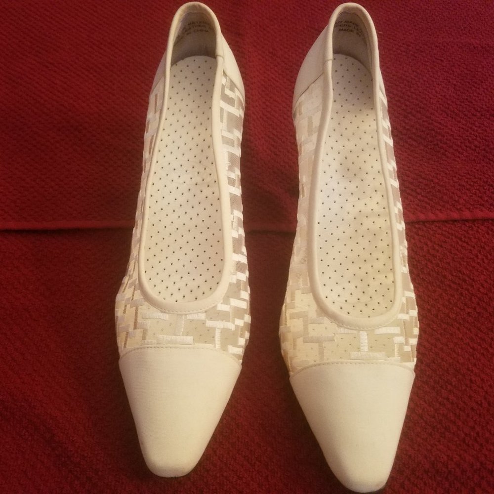 Valerie Stevens Basket Weave Pump